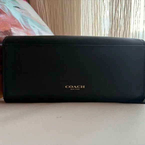 Coach Black with snake skin detail long wallet/clutch can be wear crossbody - Picture 8 of 8